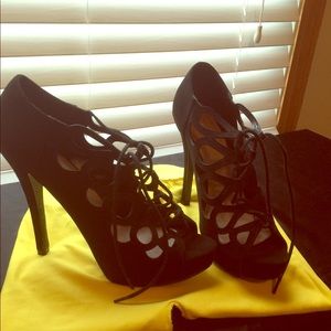 Size 11 black heels